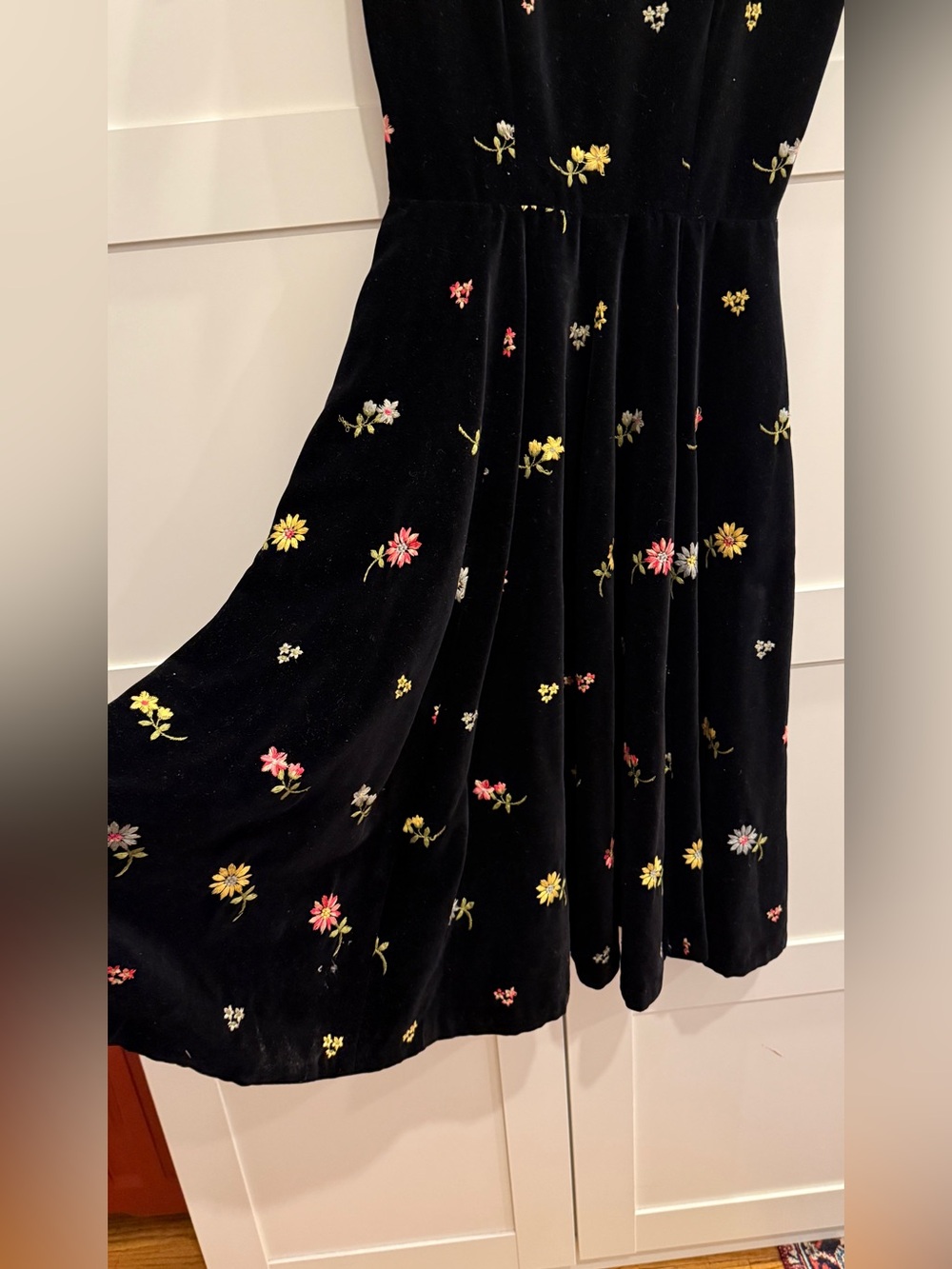 Vintage 1950s Anne Fogarty Embroidered Black Velvet  Fit & Flare Midi Dress S 4 - Picture 4 of 11